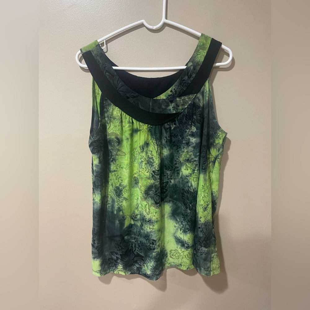 Chic Women's Floral Tank Top in Green and Black